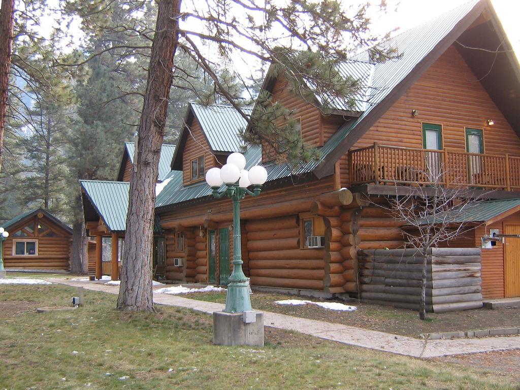 Rainbow Lake Castle Resort Princeton Exterior photo